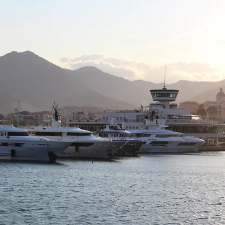 Yacht Club Marina di Loano | UNA Esperienze-2